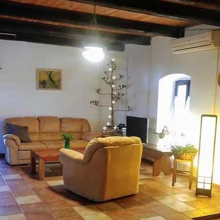 Busketini Dvori