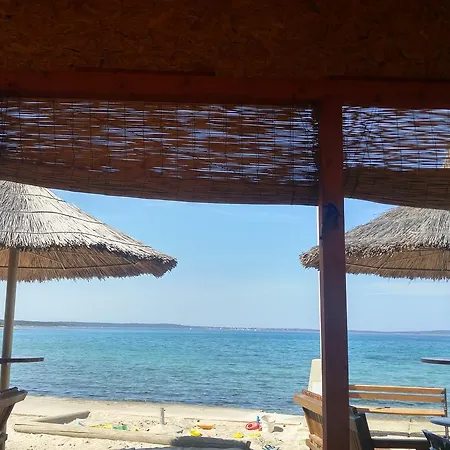 Busketini Dvori * オリブ島