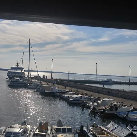 Busketini Dvori オリブ島