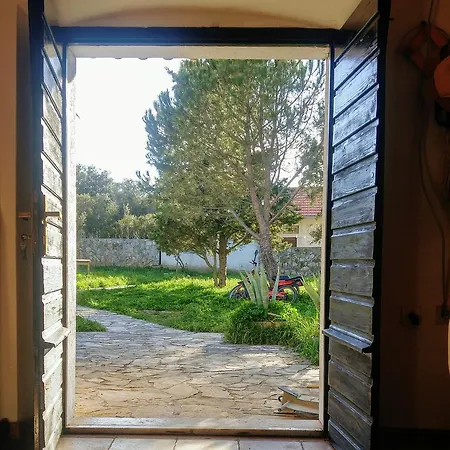 Busketini Dvori Apartment Olib